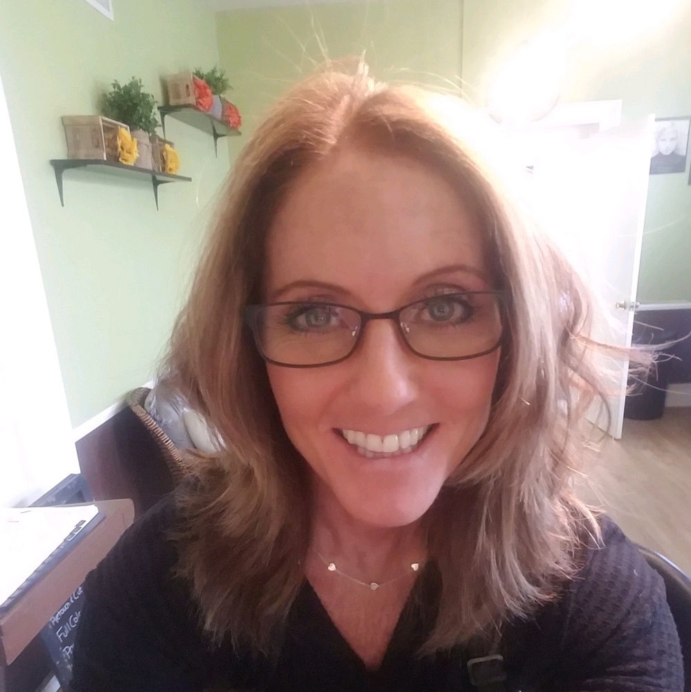 Meet your Posher, Dee